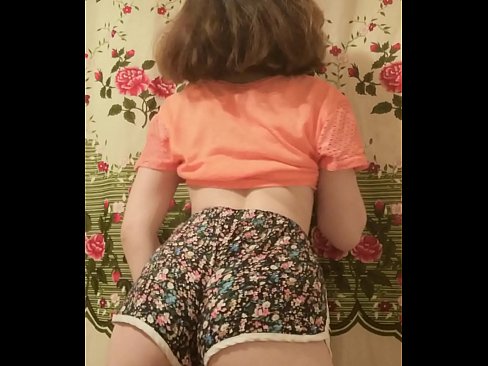 ❤️ Sexy junges Babe zieht ihre Shorts vor der Kamera aus Porno fb bei uns